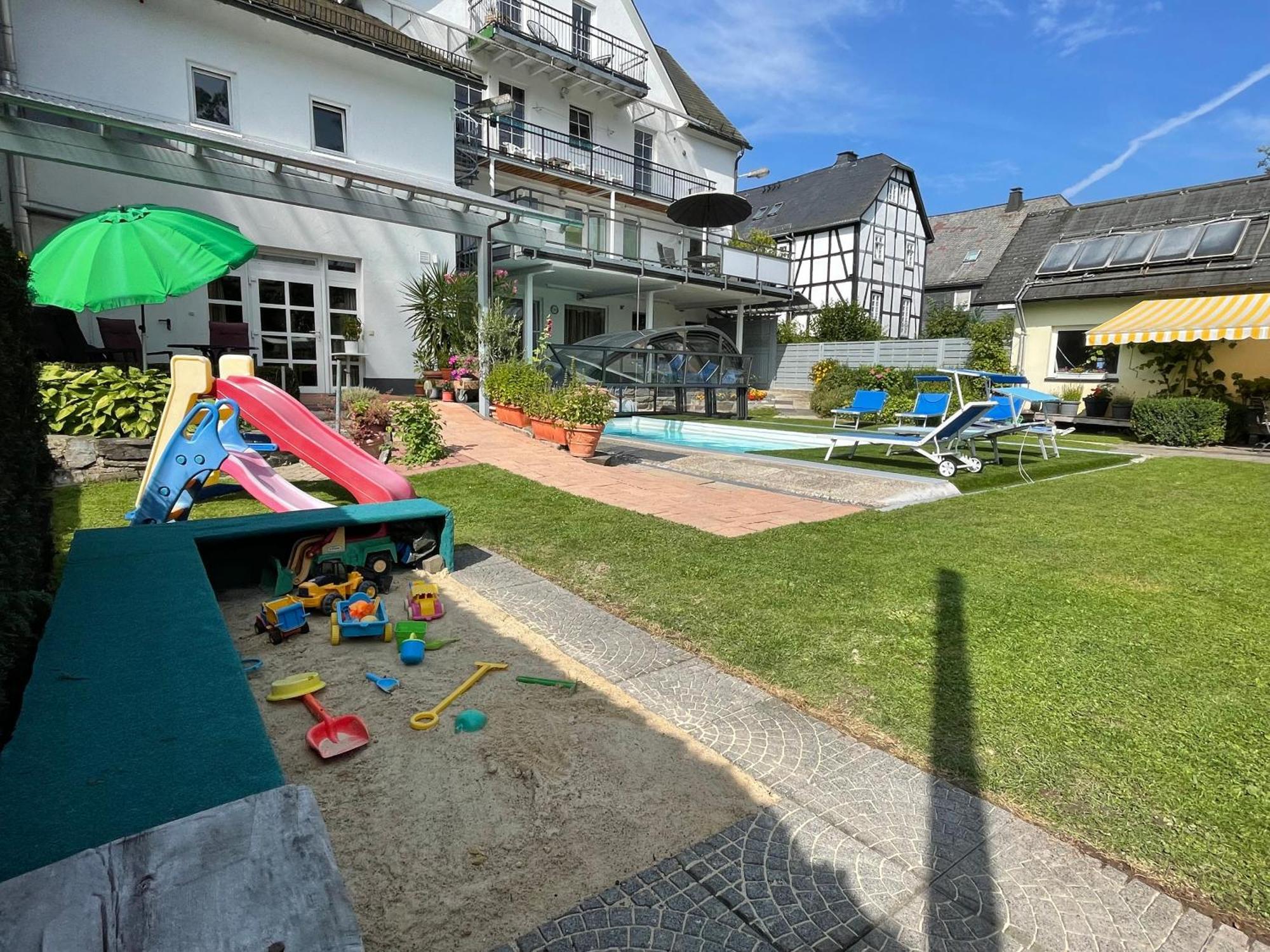 Pino24 Comfort Und Pino24 Petit Hallenberg Exteriör bild